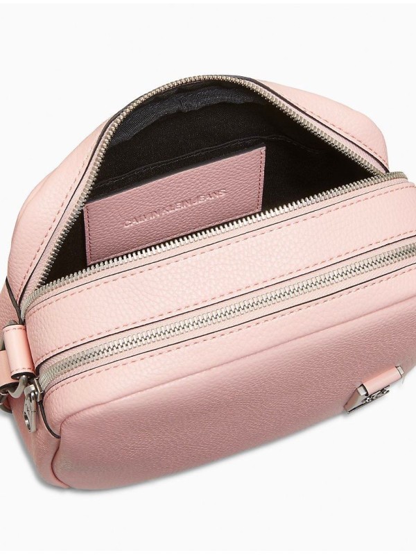 Сумка Calvin Klein Monogram Logo Hardware Camera Bag Pink