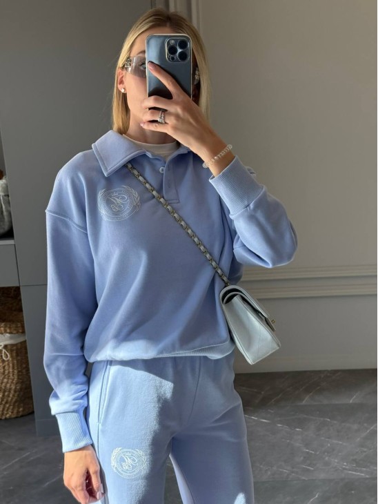 Костюм Marymax с эмблемой брюки клеш и поло на пуговицах светло-голубой