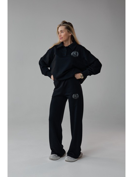 Костюм Marymax с эмблемой брюки клеш и поло на пуговицах черный