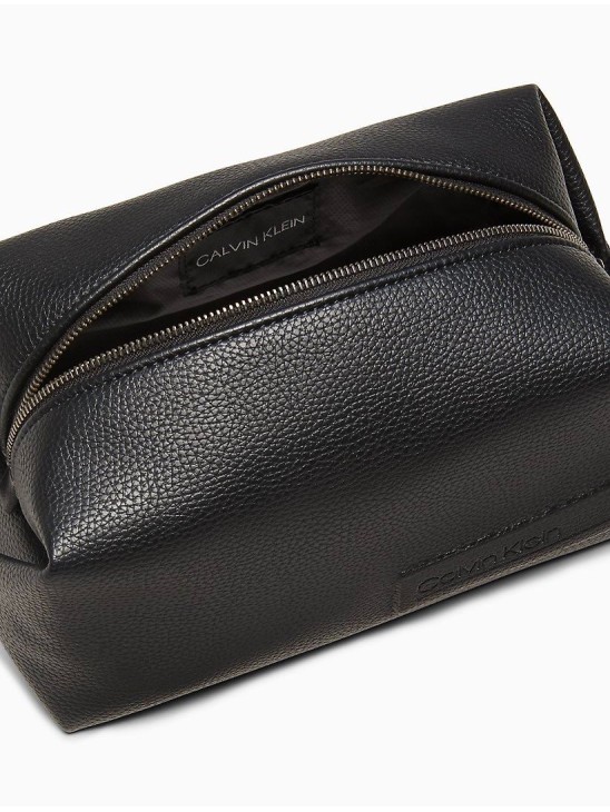 Сумка чоловіча Calvin Klein Business Casual Dopp Kit