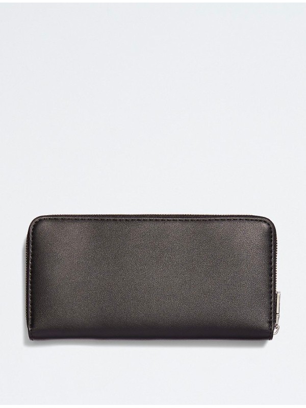 Женский кошелек Calvin Klein  Sculpted Monogram Large Zip Wallet