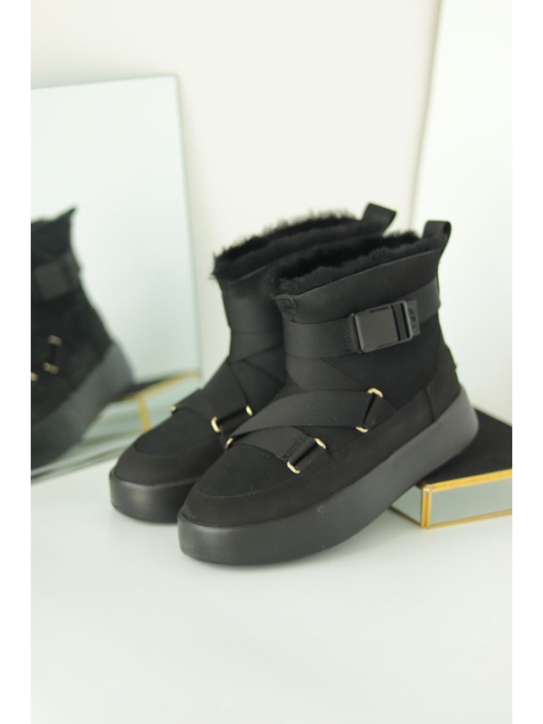 Ugg Classic Boom Buckle Black