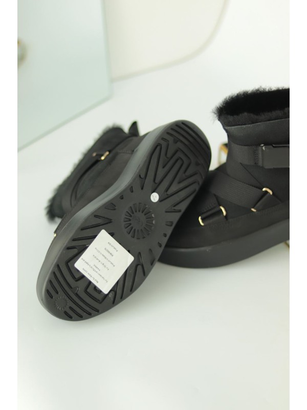 Ugg Classic Boom Buckle Black