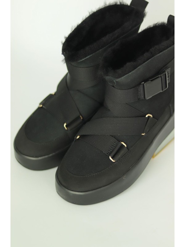 Ugg Classic Boom Buckle Black