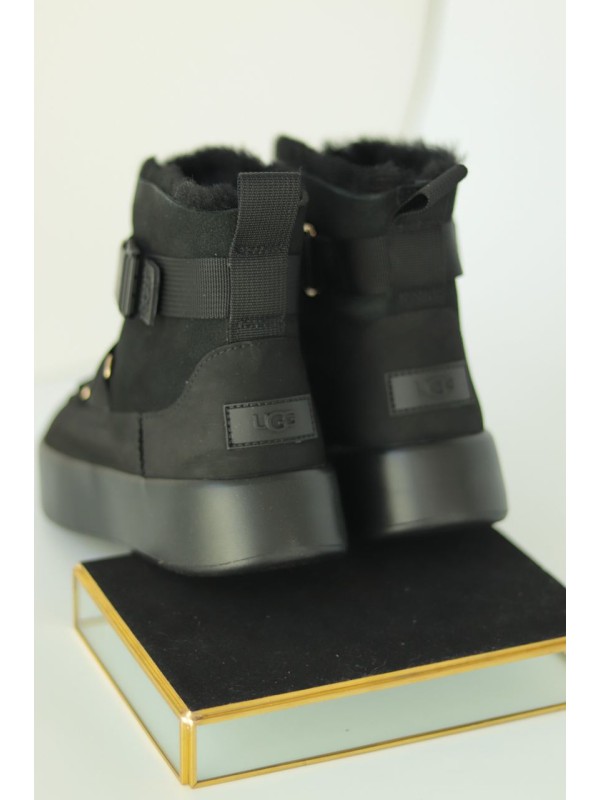 Ugg Classic Boom Buckle Black